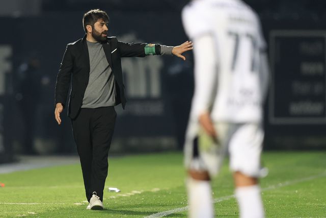 «Culpa é sempre do treinador e não do jogador que não marcou penálti»