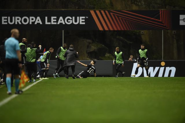 Liga Europa: Zoubir vence Di María