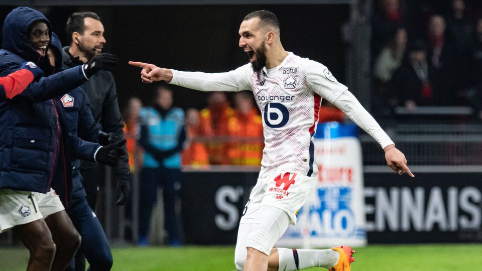 Nabil Bentaleb a celebrar o golo com os seus colegas do Lille