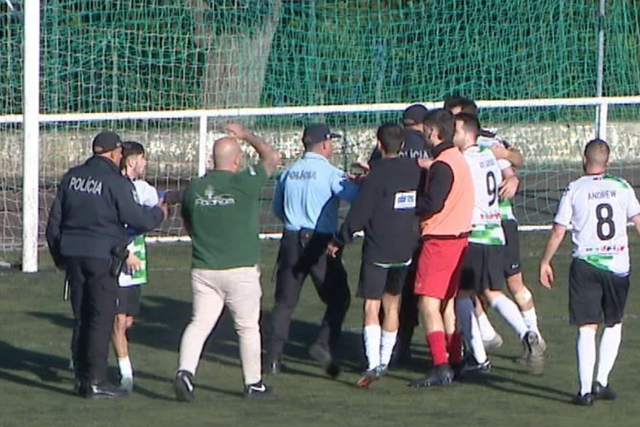Jogo entre Juventude de Gaula e Os Xavelhas foi interrompido aos 52 minutos e a PSP teve de entrar em campo para serenar os ânimos