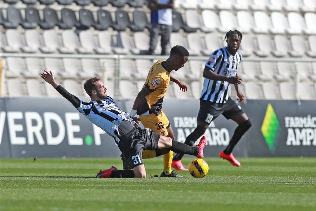 Liga 2: armada espanhola guia Torreense ao topo com vitória em Portimão