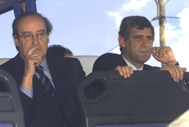 Pinto da Costa e Fernando Santos numa viagem de autocarro