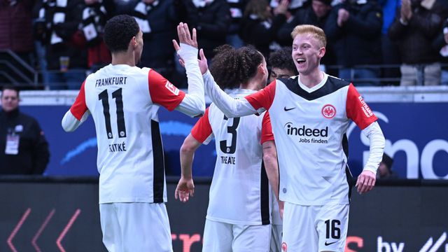 Frankfurt derrota Kiel e mantém perseguição ao Leverkusen (resumo)