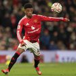 Amad Diallo controla a bola durante um jogo do Manchetser United