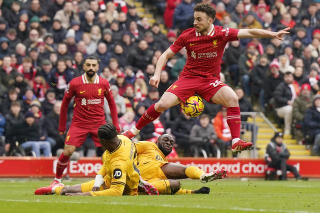 Liverpool aguenta pressão e vence Wolverhampton