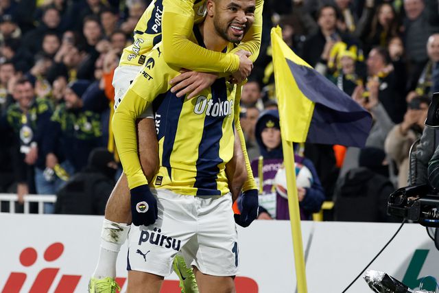 José Mourinho soma mais uma vitória e continua a perseguir o líder