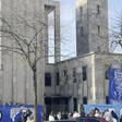 Claques do FC Porto 'decoram' igreja para o velório de Pinto da Costa