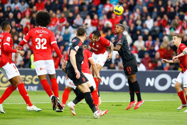 Benfica venceu no reduto do Santa Clara (foto: Grafislab)