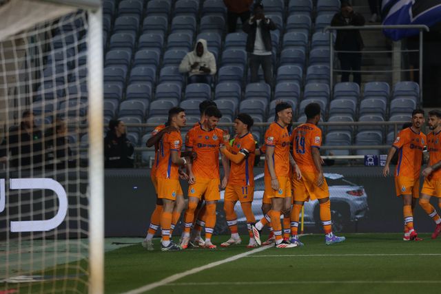 Jogadores do FC Porto a celebrarem o golo de Francisco Moura ao Farense