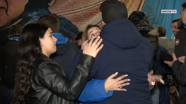 Lágrimas por Pinto da Costa junto ao estádio (vídeo)