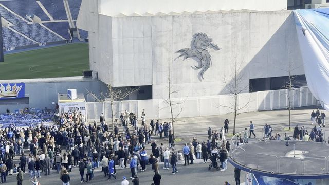 Portistas juntam-se no memorial a Pinto da Costa no Dragão