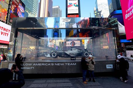 Carro da Cadillac em Times Square, EUA