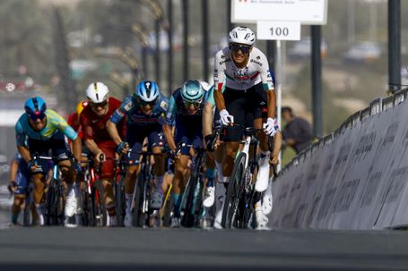 Isaac del Toro vence primeira etapa do UAE Tour e assume liderança