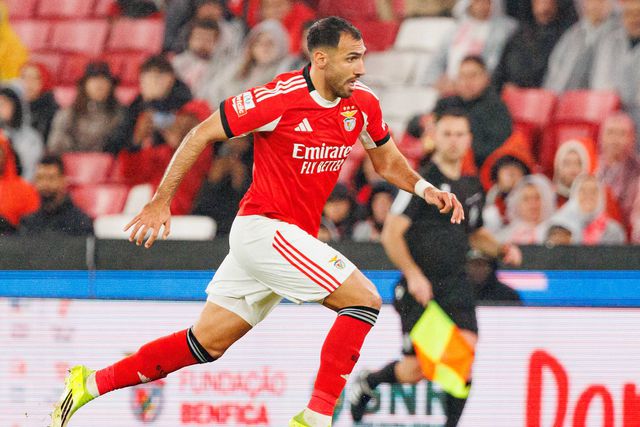 Pavlidis, avançado do Benfica