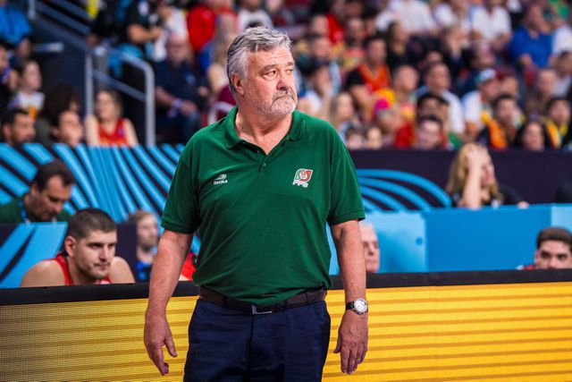 Rui Palhares é novidade no duplo confronto com a Roménia