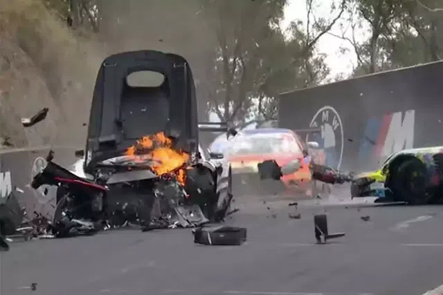 Piloto hospitalizado após acidente assustador critica direção de corrida: «Que não se repita!»