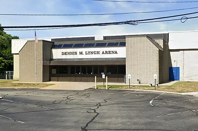 Tiroteio durante jogo de hóquei no gelo nos Estados Unidos provoca três mortos (vídeo)