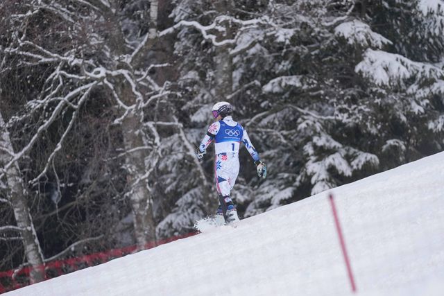 Atle Lie McGrath refugiou-se na floresta depois da prova em que um erro lhe roubou o título olímpico de  esqui alpino