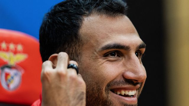 Pavlidis, avançado do Benfica, em conferência de imprensa