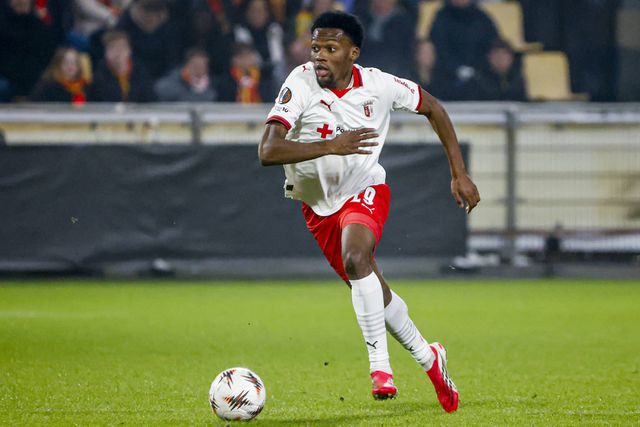 Esquerdino, que era indiscutível no miolo, continua entregue ao departamento médico bracarense