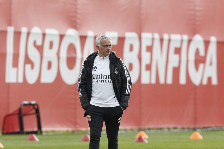 José Mourinho no último treino do Benfica antes do Real Madrid - Foto: António Pedro Santos/LUSA