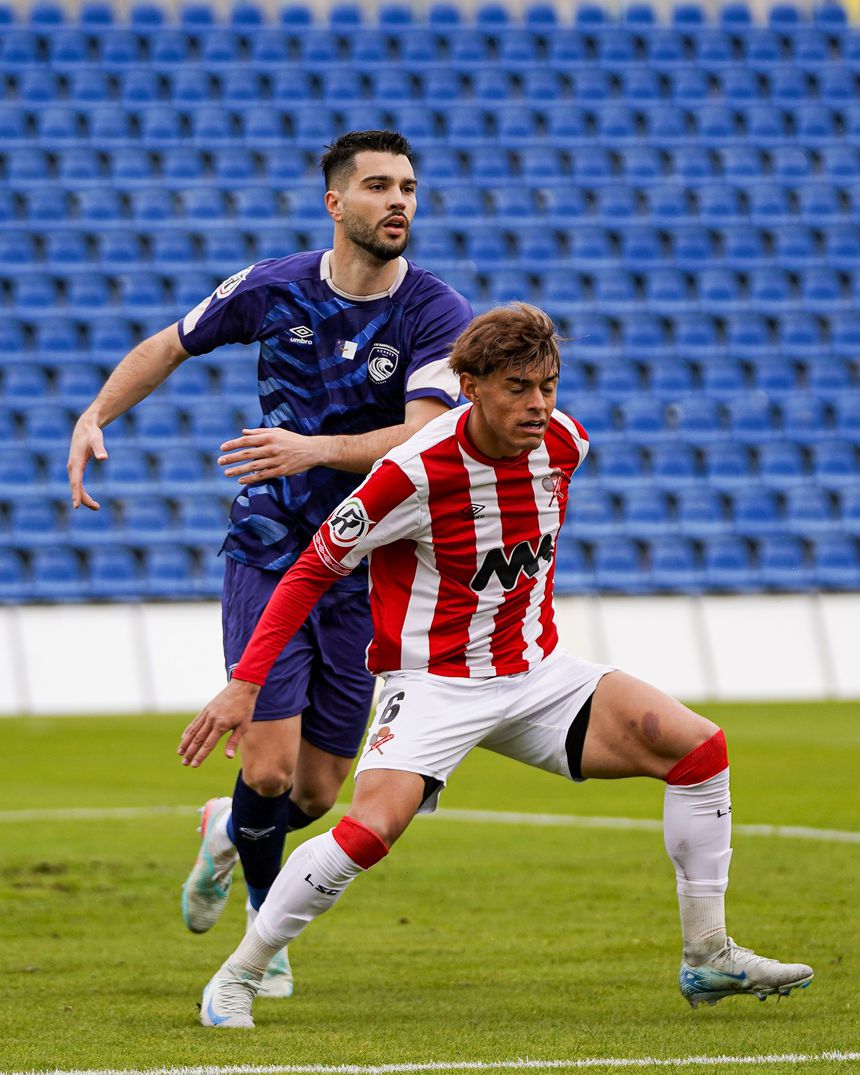 Pedro Pacheco jogou pelos sub-23 do Santa Clara, frente ao Leixões. -Foto: SANTA CLARA