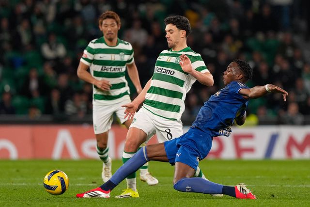 Defesa-central africano pegou de estaca na defensiva dos azuis e brancos do Minho