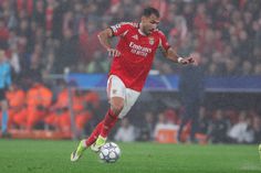 Pavlidis, avançado do Benfica