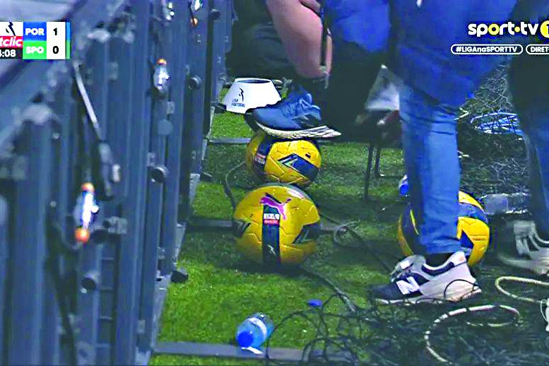 O último clássico entre FC Porto e Sporting foi fértil em situações lamentáveis - Foto: D. R.