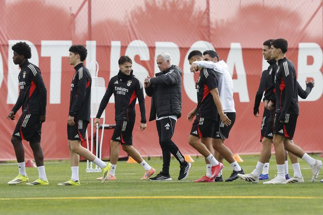 Mourinho no último treino do Benfica antes do Real Madrid - Foto: António Pedro Santos/LUSA