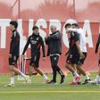 Mourinho no último treino do Benfica antes do Real Madrid - Foto: António Pedro Santos/LUSA