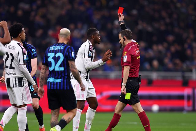 Pierre Kalulu foi expulso por acumulação de amarelos no Inter-Juventus