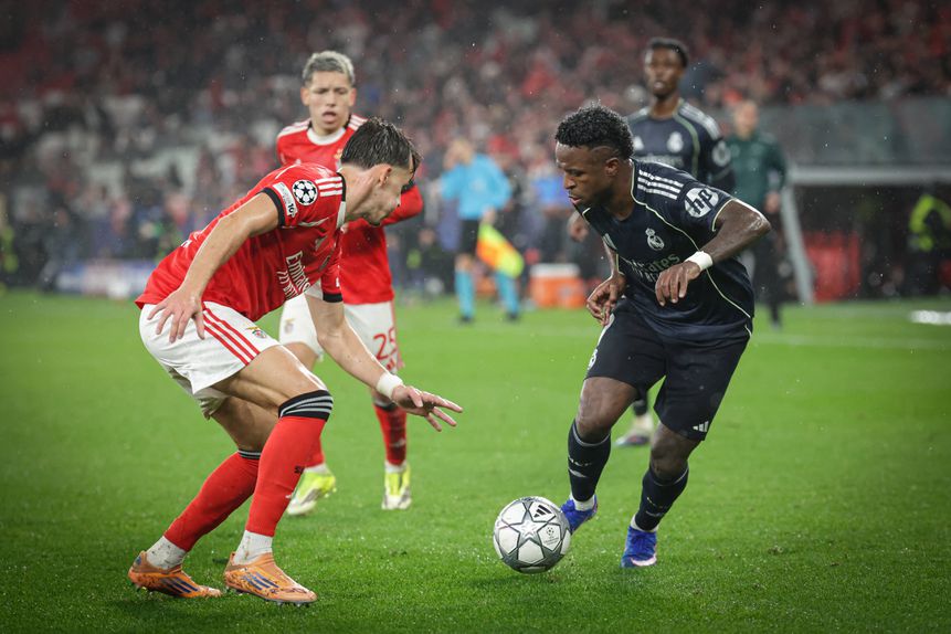 Vinícius em duelo contra Dedic - Foto: IMAGO