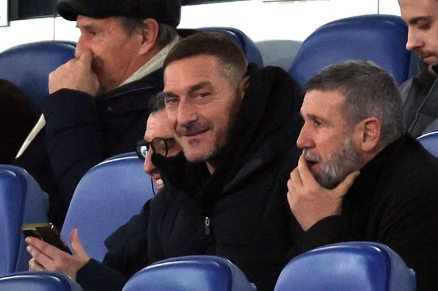 Francesco Totti nas bancadas do Olímpico a assistir ao jogo da Roma