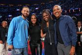 Barack Obama, com a mulher, Michele, a filha e a lenda Stephen Curry