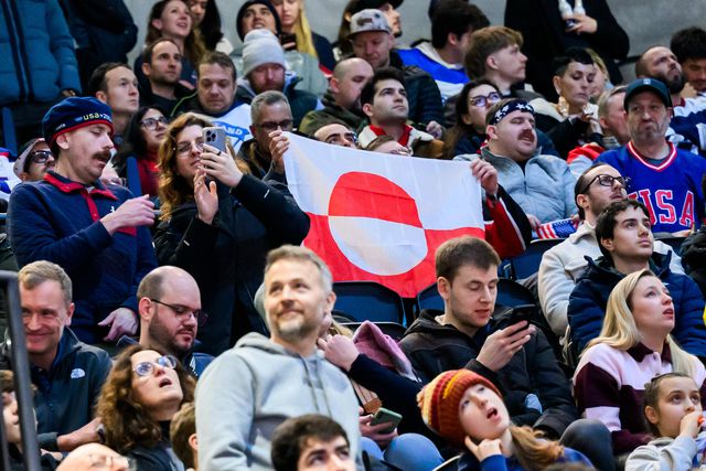 Bandeira da Gronelândia exibida nas bancadas