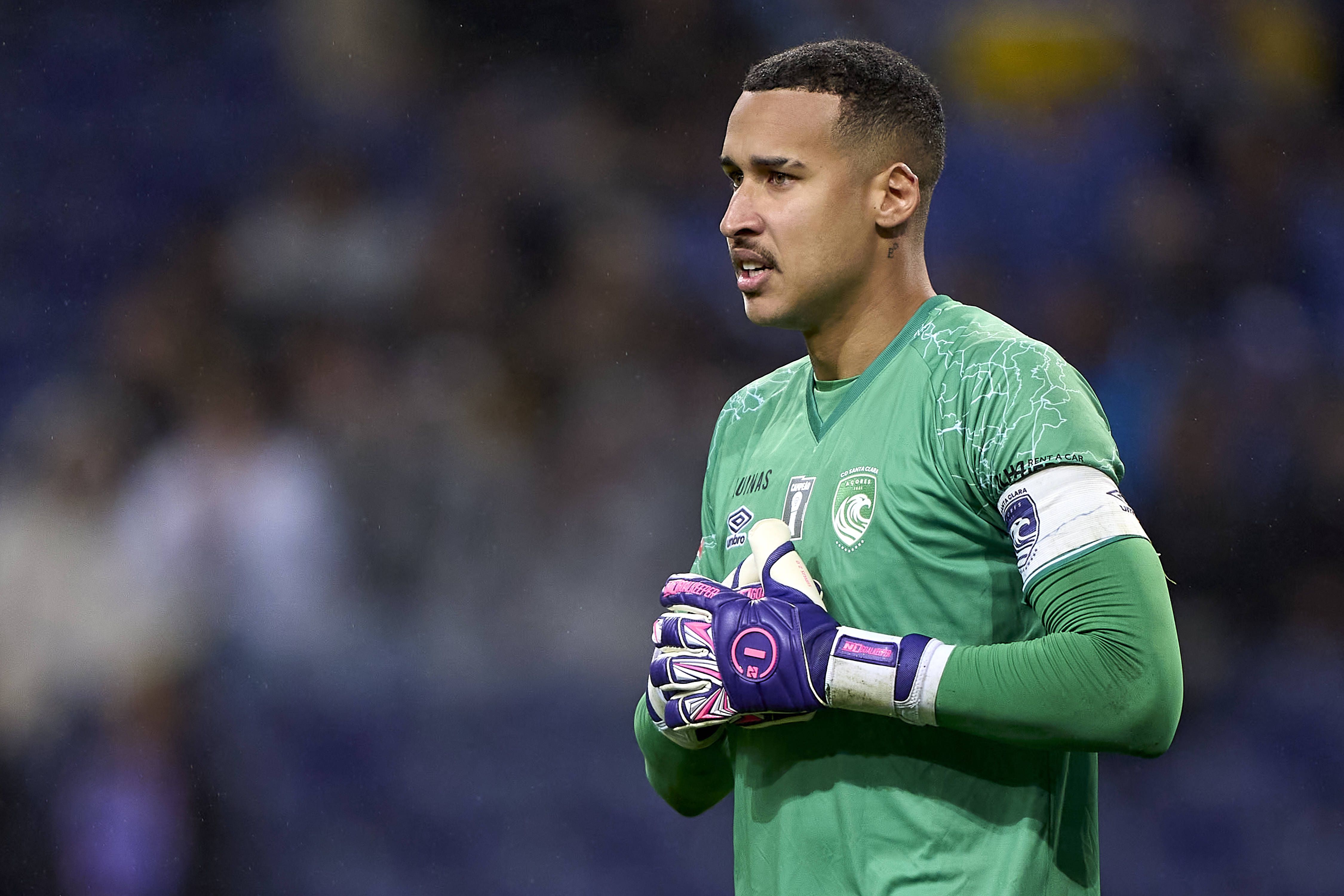 10. Gabriel Batista (Santa Clara) - 22 jogos e cinco 'clean sheets'