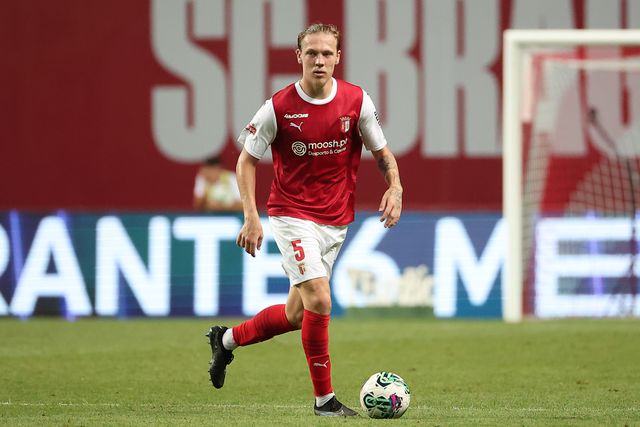 Serdar transportado para o hospital após choque aparatoso com Matheus