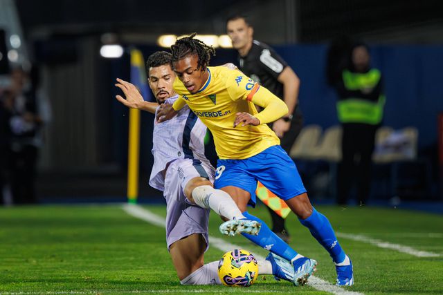 Estoril: Bom momento de Pina leva-o à estreia por Cabo Verde