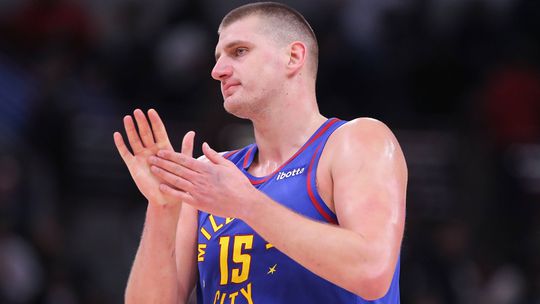 Vídeo: Jokic encesta até de cabeça