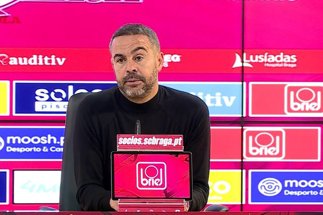 Artur Jorge explica substituições