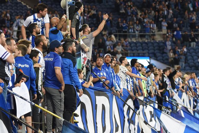 Super Dragões e Colectivo reagem ao roubo das faixas e criticam FC Porto