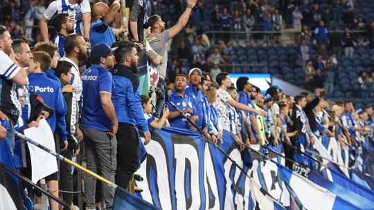 Super Dragões reagem às buscas no FC Porto