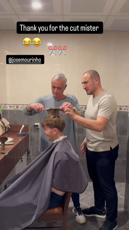 Mourinho prepara reforma como... barbeiro? (vídeo)