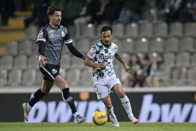 Oficial: ex-Boavista, Chelsea e Milan anuncia fim de carreira