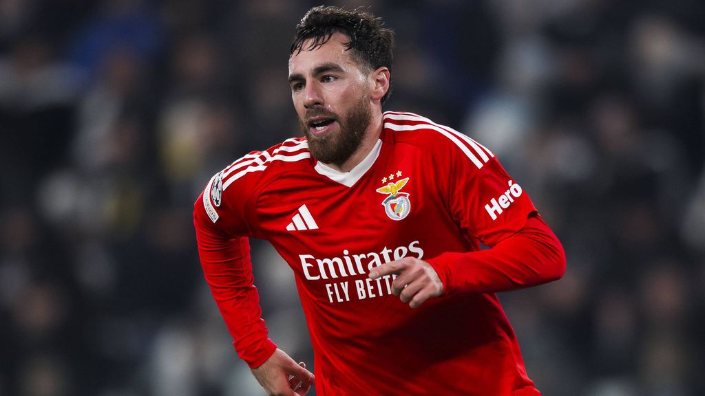 Médio do Benfica falha a equipa ideal da temporada da Liga e reage