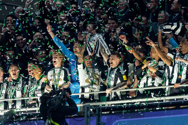 Newcastle derrota Liverpool e conquista primeiro troféu em 56 anos!