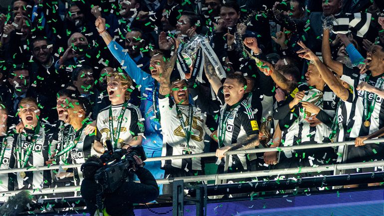 Newcastle derrota Liverpool e conquista primeiro troféu em 56 anos!