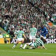 Lance do jogo entre Celtic e Rangers
