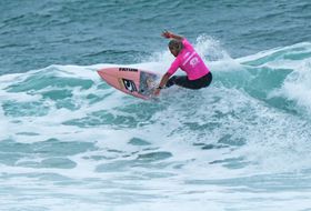 Surf: Yolanda avança em Peniche, Kikas é eliminado